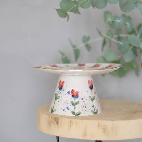 Red flower cake stand